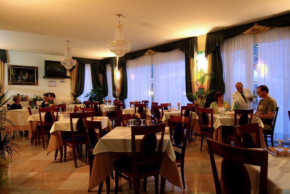 Hotel Royal Bosa Restaurant foto
