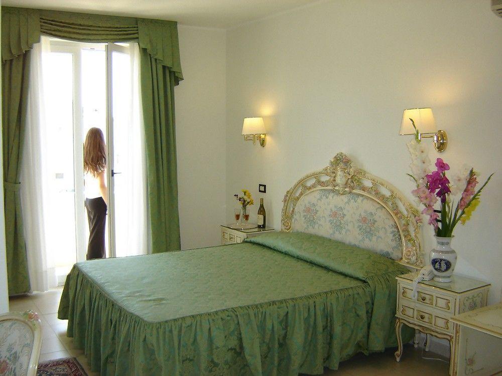 Hotel Royal Bosa Zimmer foto