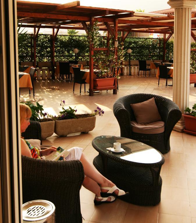 Hotel Royal Bosa Exterior foto