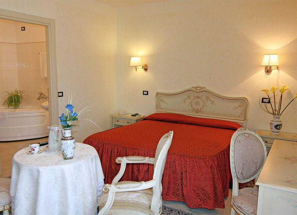 Hotel Royal Bosa Zimmer foto